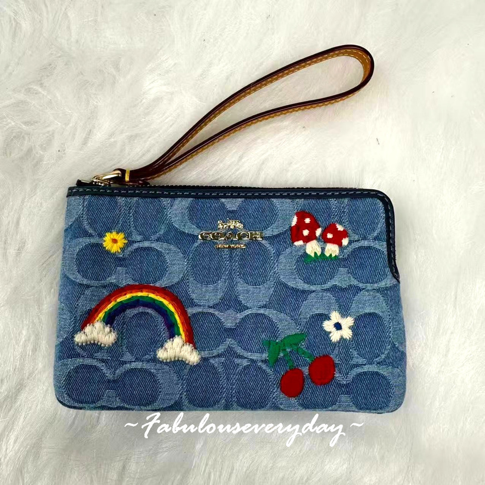 Coach Corner Zip Wristlet In Signature Denim CDF35 denim/Gold/Indigo Multi NWT - Picture 1 of 5